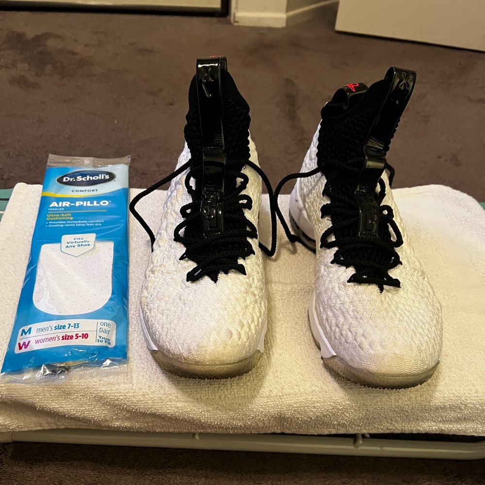 Nike LeBron 15 Graffiti Size 11.5. Preowned.